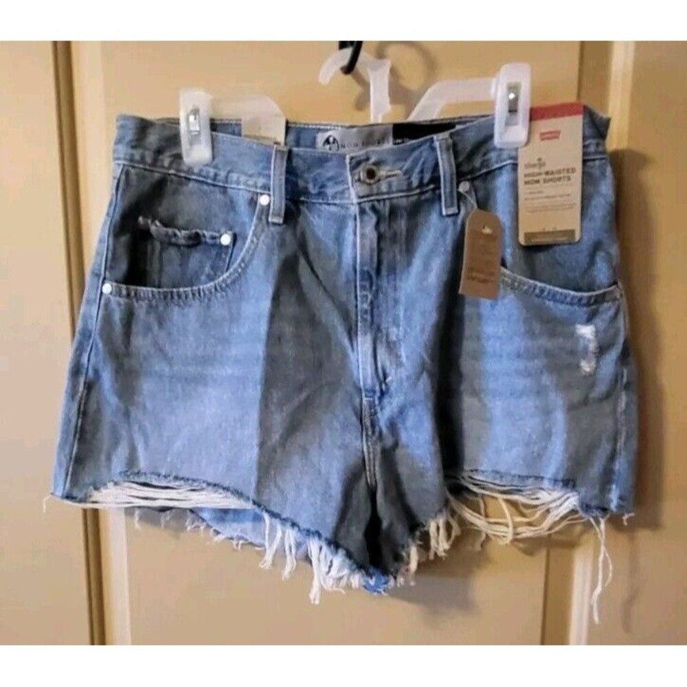 Levis WOMANS Mom Silver Tab High Waisted Blue Jean Shorts SIZE 32 NWT